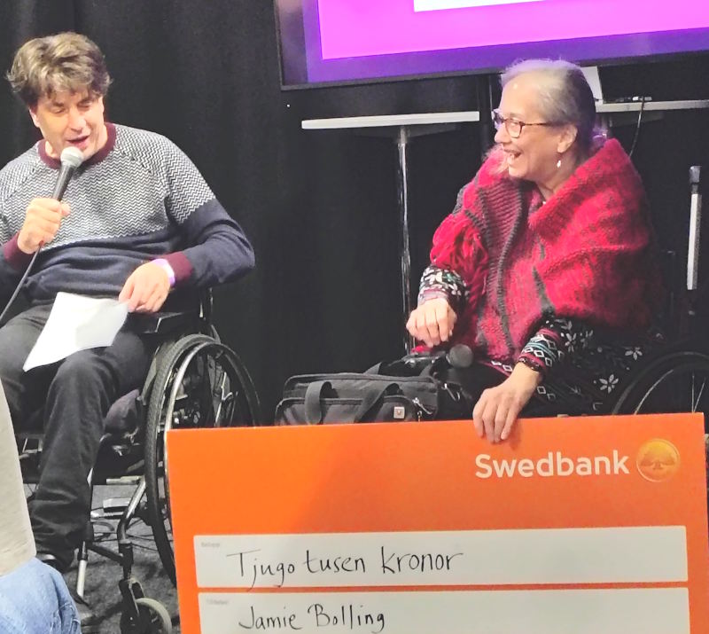 Jonas Franksson och Jamie Bolling på scen vid prisutdelning